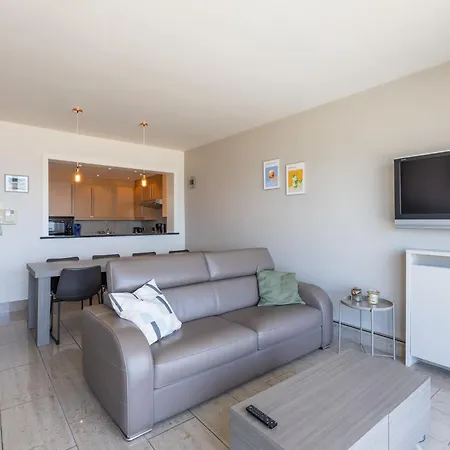 Spacious On The Seafront *